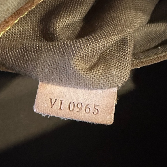 Louis Vuitton Alma - Picture 11 of 11